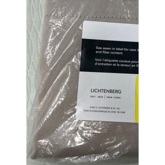 Sunzero Lichtenberg Blackout Grommet Curtain Panel Pair 54" x 54" Polyester NEW - Picture 4 of 5